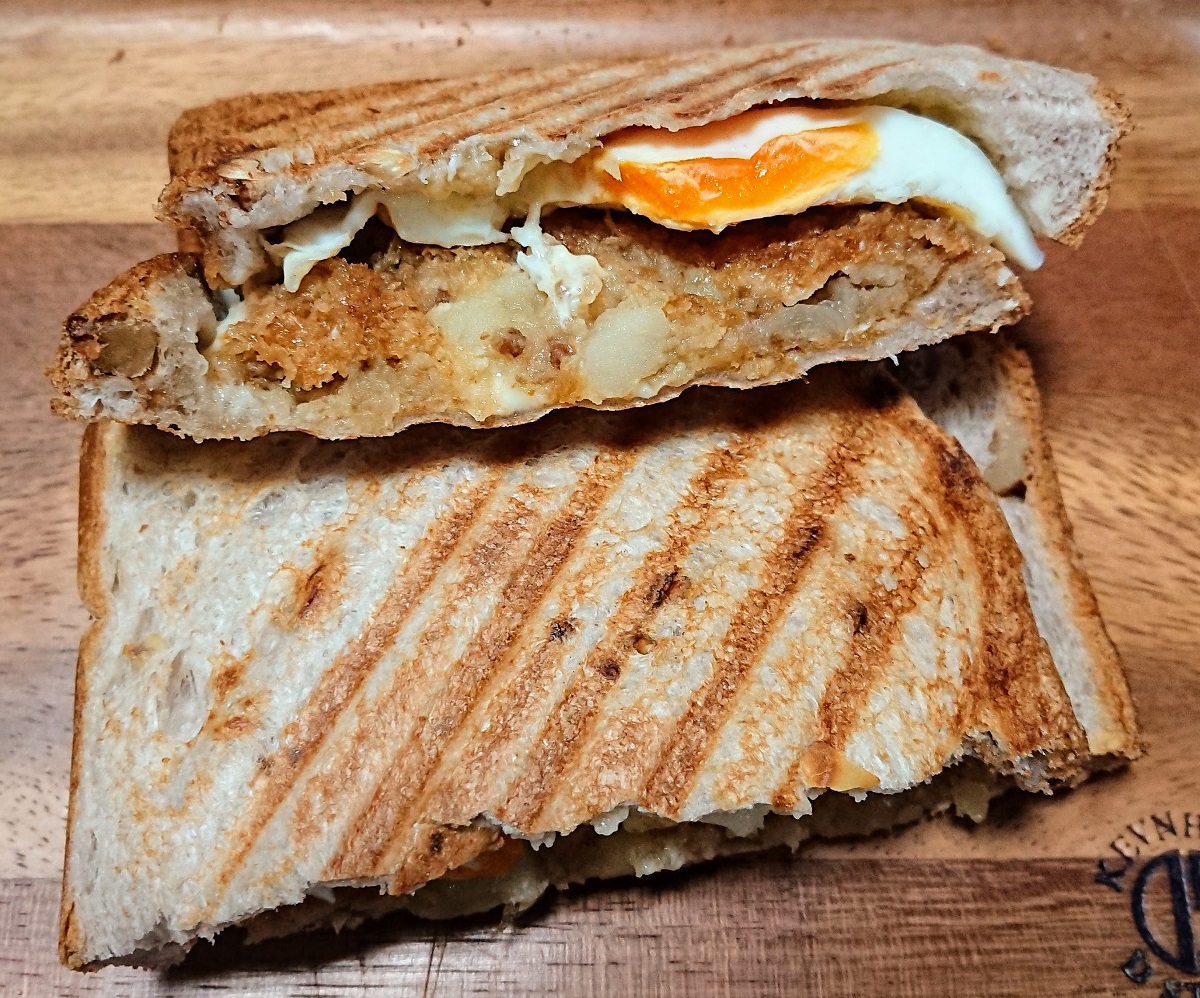 No 311 目玉焼きと牛肉コロッケ No 312 ずんだあんとクリームチーズのホットサンド ロジウラマン No 311 目玉焼きと牛肉コロッケ No 312 ずんだあんとクリームチーズのホットサンド ロジウラマン